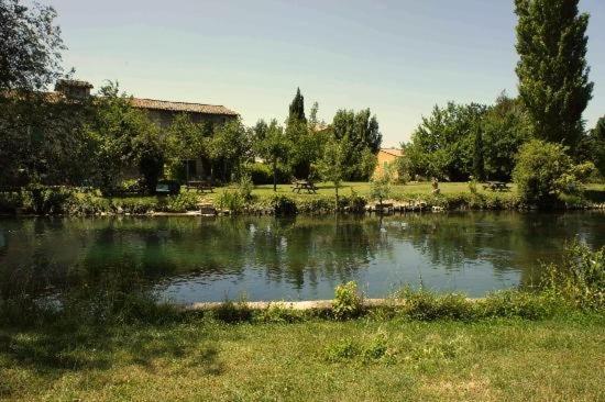 Mas Le Pont Des Aubes Bed and Breakfast LʼIsle-sur-la-Sorgue Buitenkant foto