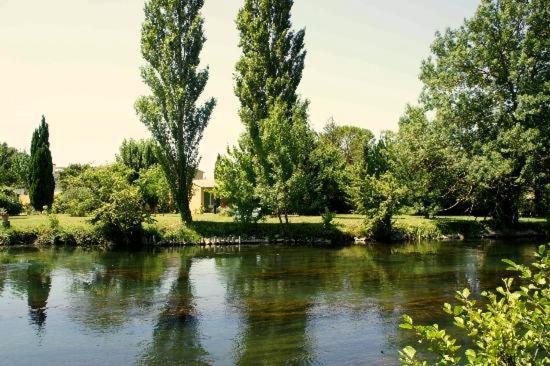 Mas Le Pont Des Aubes Bed and Breakfast LʼIsle-sur-la-Sorgue Buitenkant foto