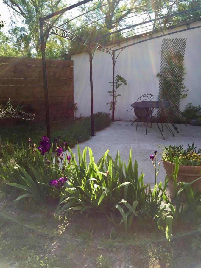 Mas Le Pont Des Aubes Bed and Breakfast LʼIsle-sur-la-Sorgue Buitenkant foto