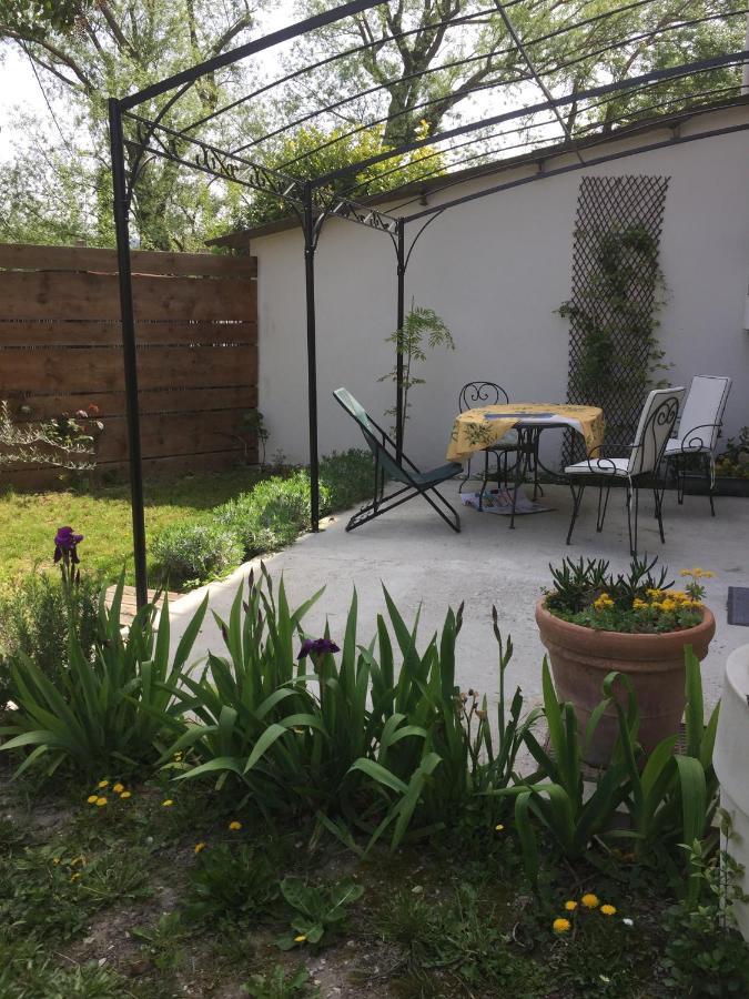 Mas Le Pont Des Aubes Bed and Breakfast LʼIsle-sur-la-Sorgue Buitenkant foto