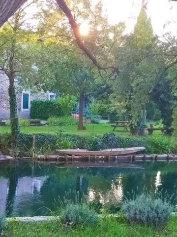 Mas Le Pont Des Aubes Bed and Breakfast LʼIsle-sur-la-Sorgue Buitenkant foto